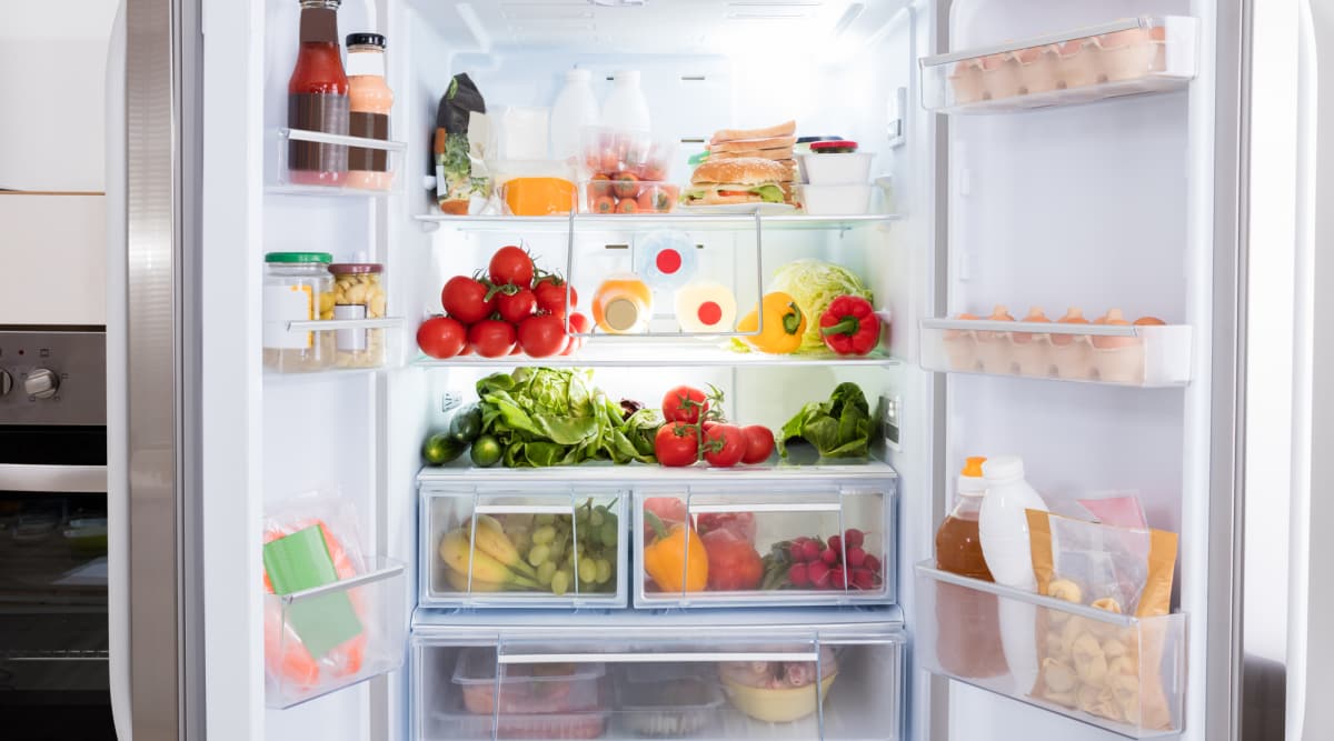 https://img.tamilspark.com/media/16366tc3-This-is-why-your-fridge-smells-hero.jpg