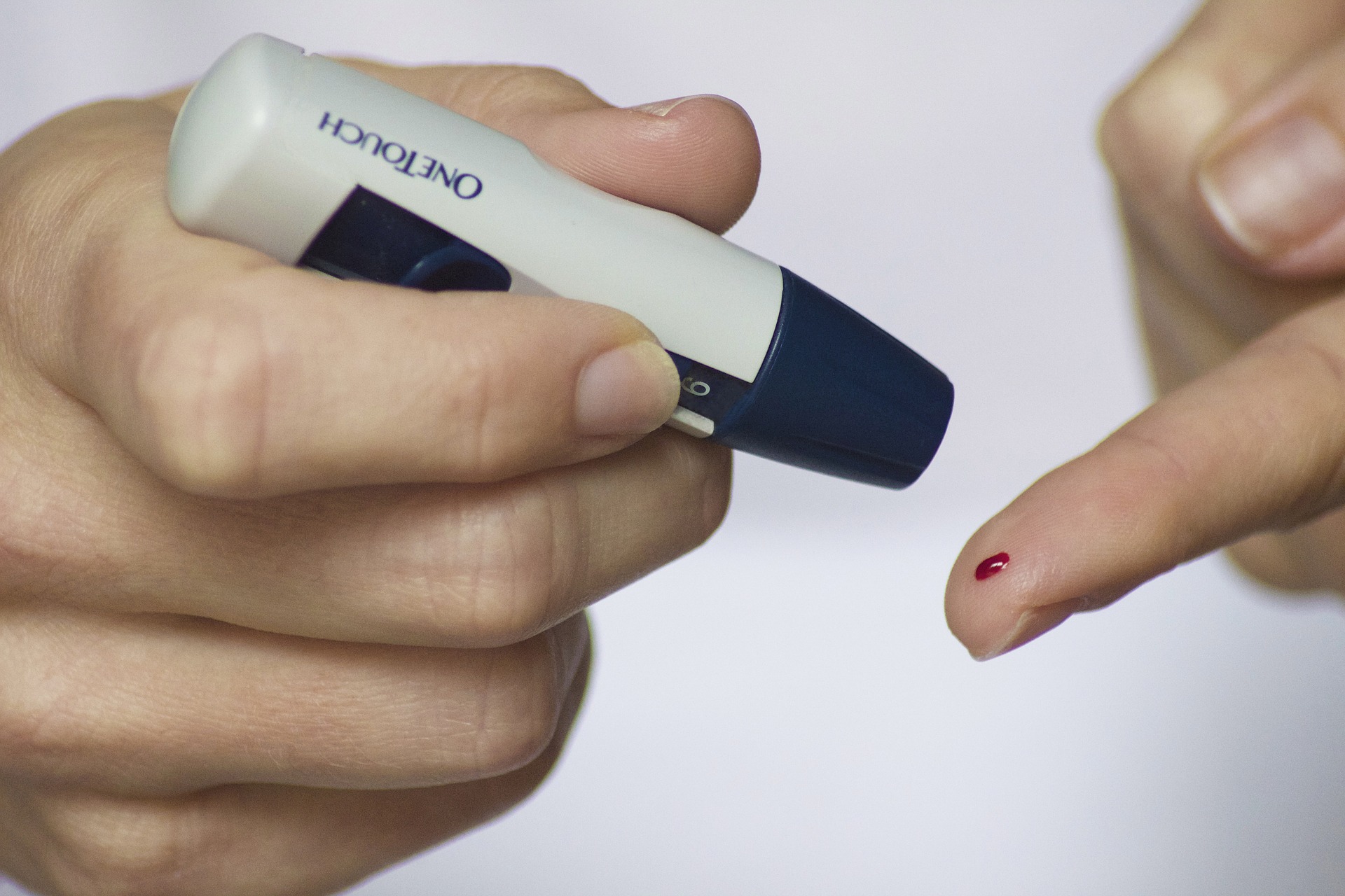 https://img.tamilspark.com/media/17249xp5-Testing_Blood_Sugar_Levels.jpg