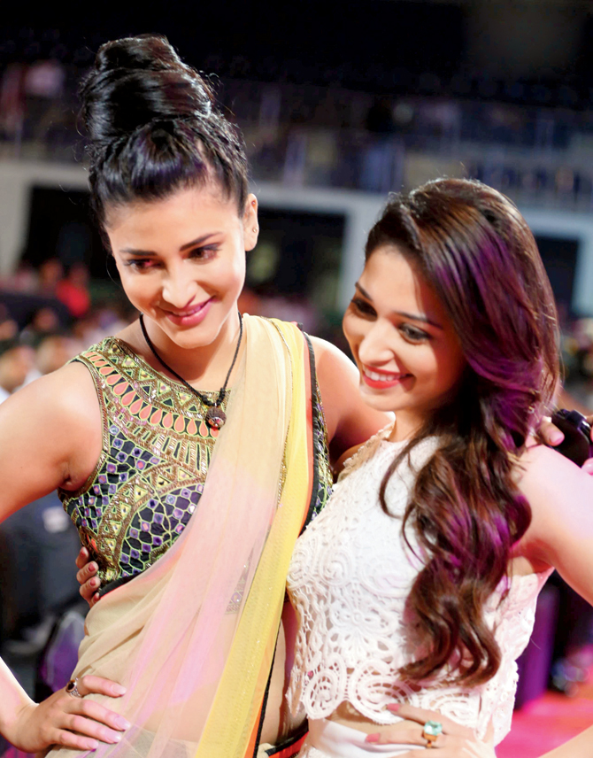 shruthi haasan and tamanaah à®à¯à®à®¾à®© ப஠மà¯à®à®¿à®µà¯